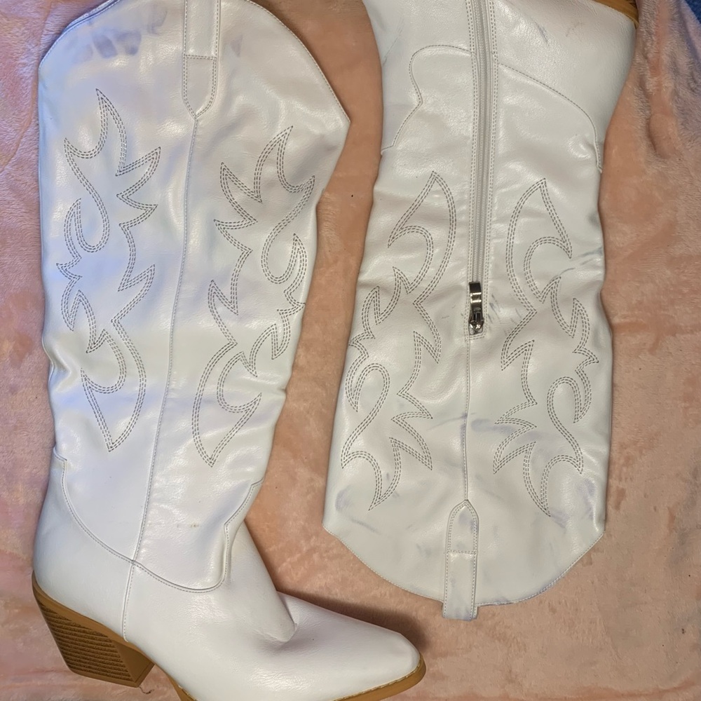Chic White Embroidered Boots
